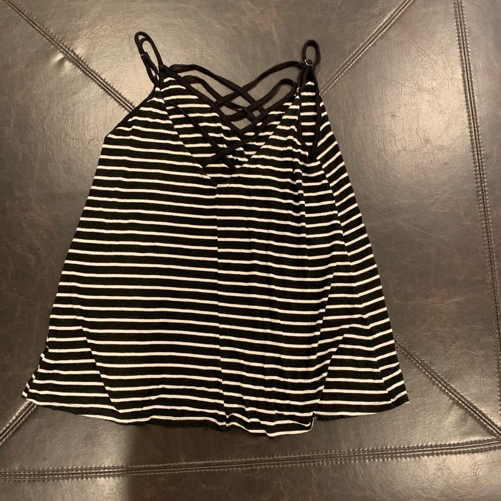 BLACK AND WHITE CRISS CROSS TANK TOP
